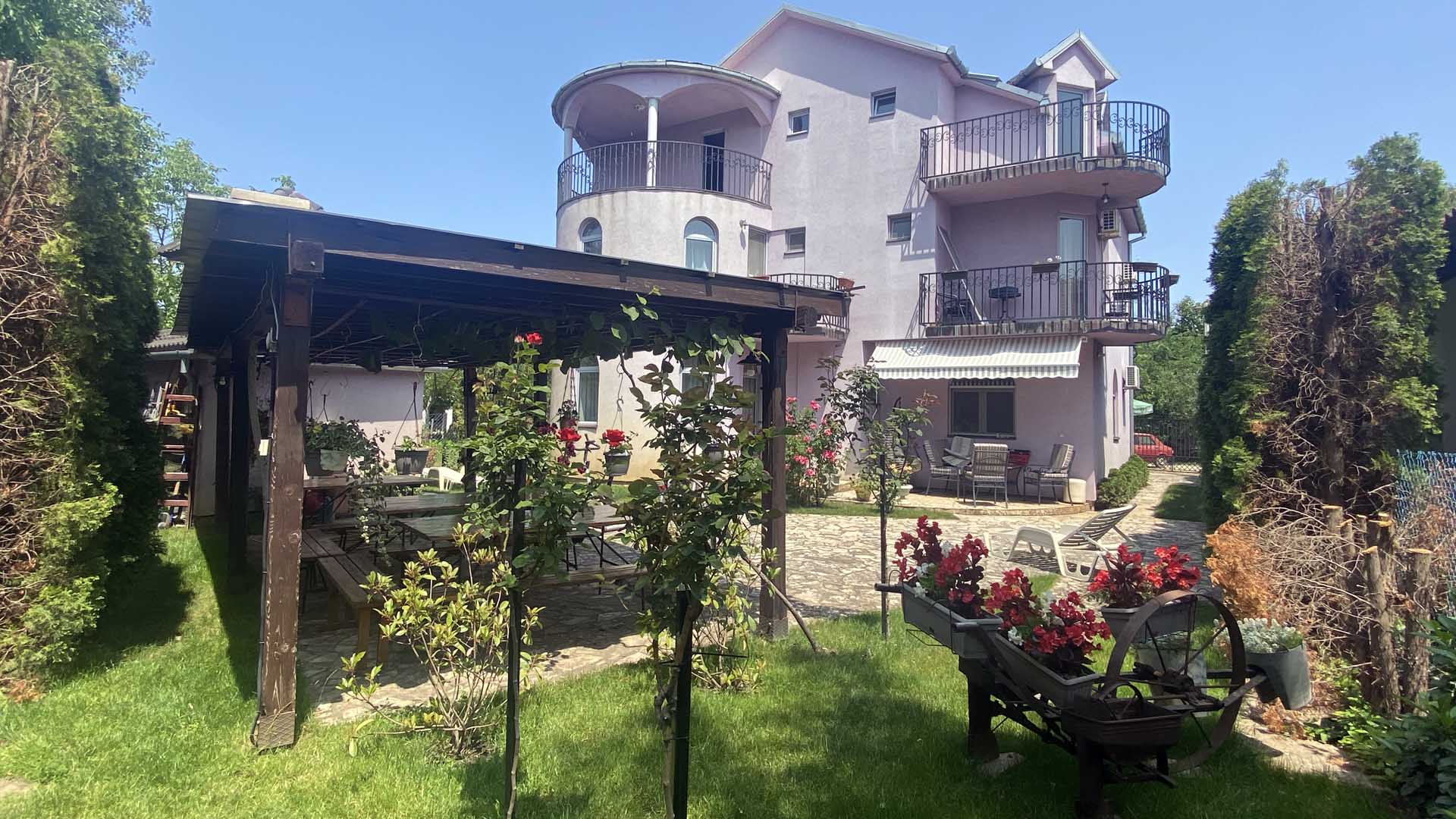 Smeštaj i prenoćište na Paliću - Vila MADAMS Palić